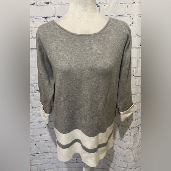 Max Studio Women’s Size 1X Sweater Gray with White Banding Super Soft! - Picture 1 of 6